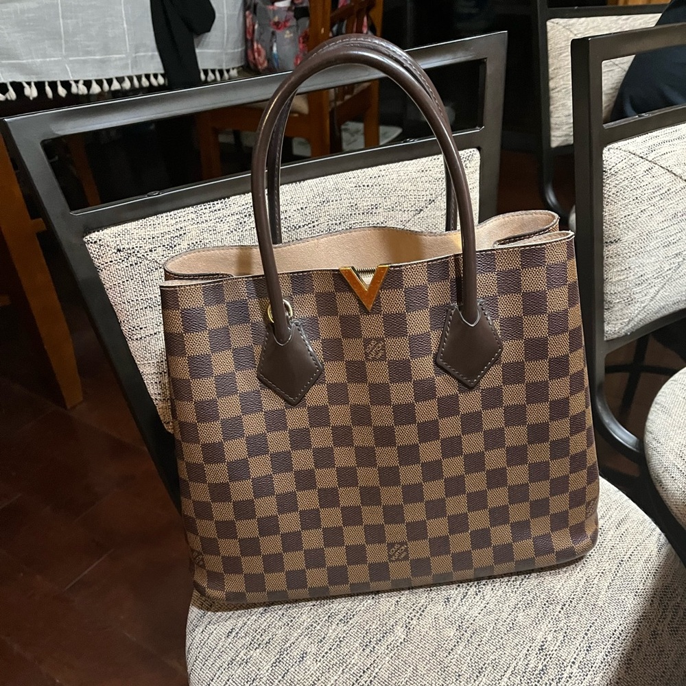 Louis Vuitton Kensington.
